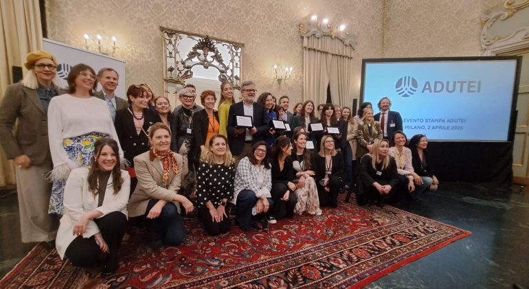 ADUTEI ASSEGNA I PREMI STAMPA 2025 ADUTEI ASSEGNA I PREMI STAMPA 2025